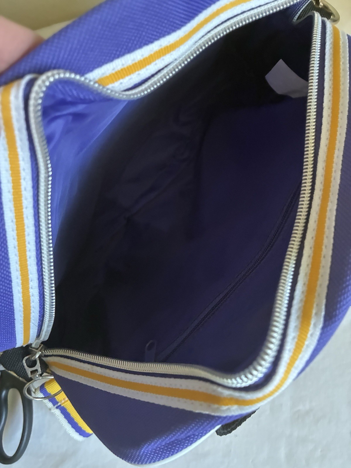 Los Angeles LAKERS #04 Purse Shoulder Bag LeBron James White NBA Basketball NWT