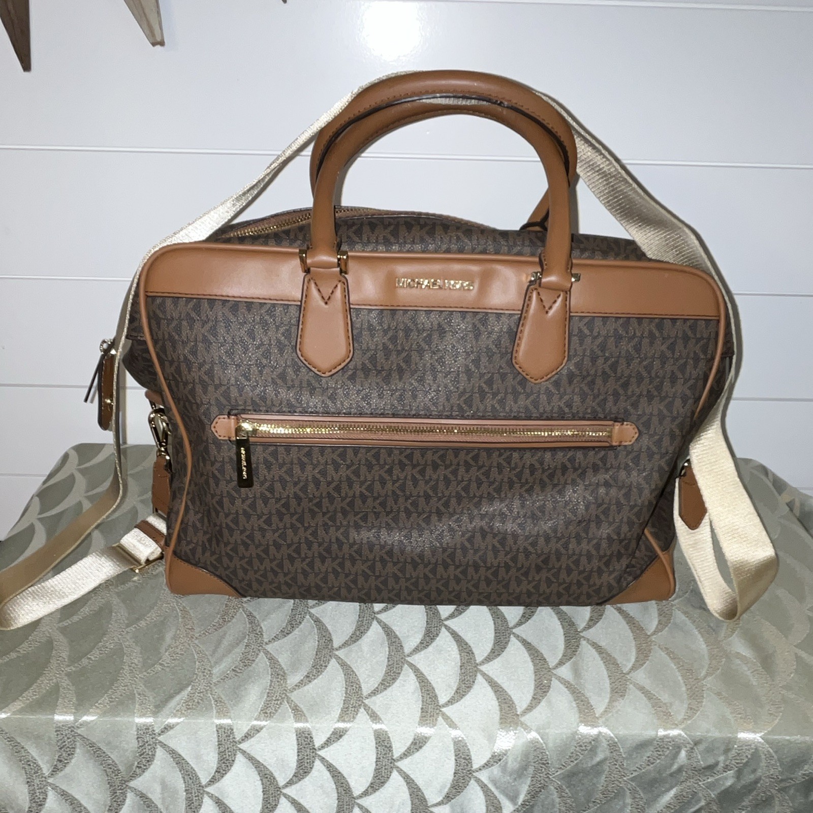 Michael Kors MK Signature Weekender Shoulder Bag Getaway Vacation Travel