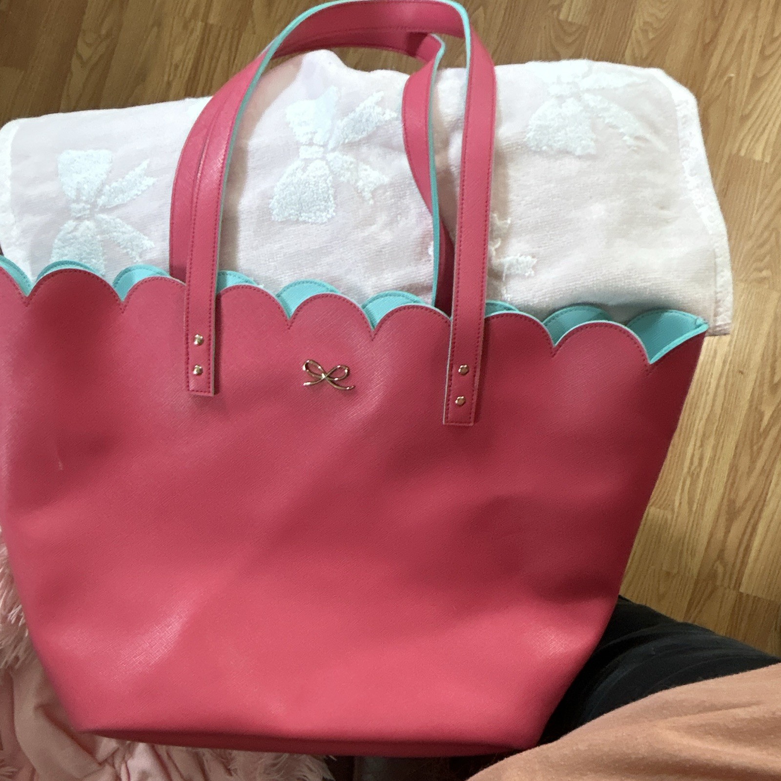 Women’s Pink Tote Bag Scalloped Bow Accents Zip, Double Handles, Blue Lining