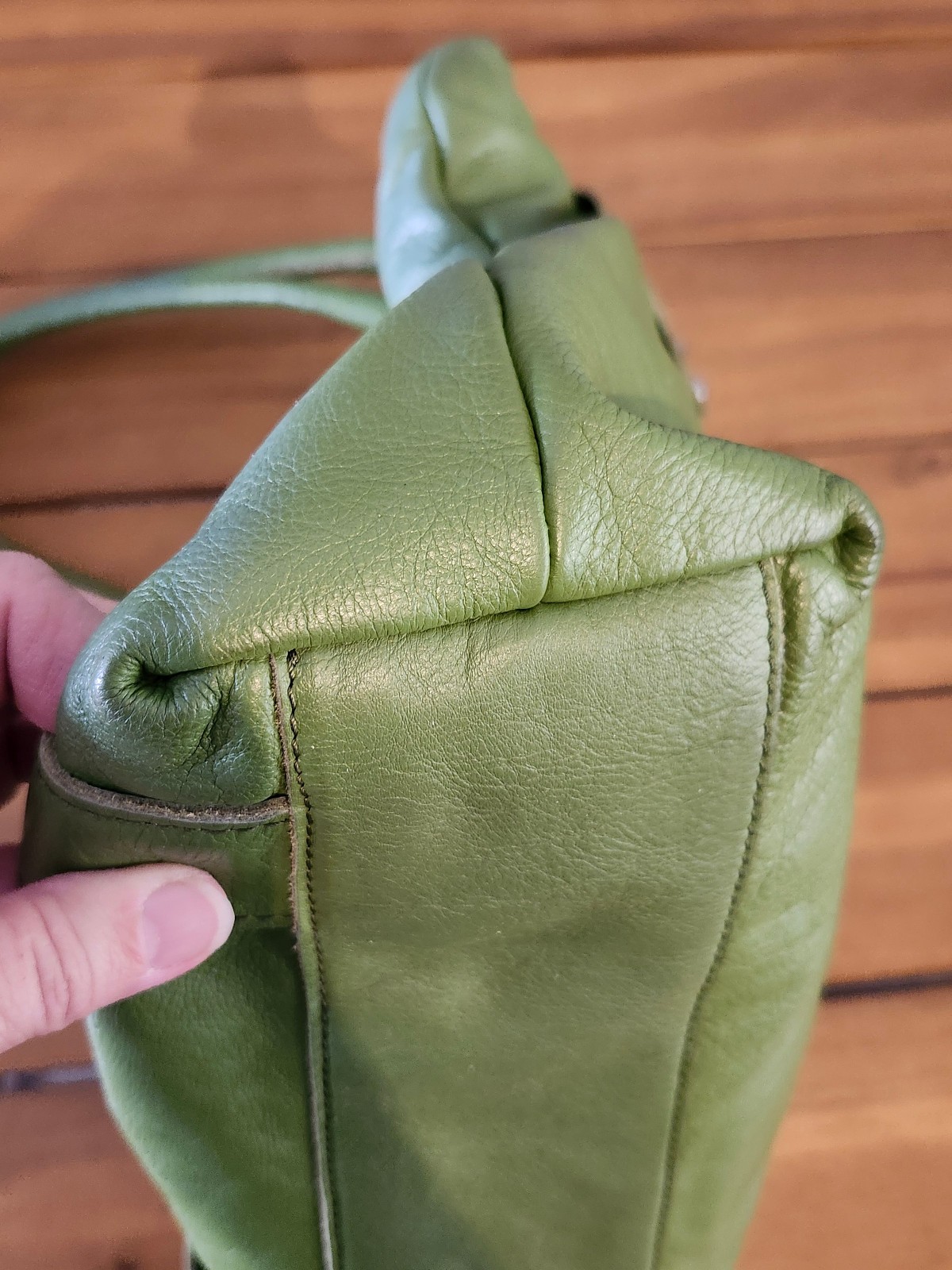 Innue Leather Shoulder Handbag Light Green In Excellent Condition 11 X 15″