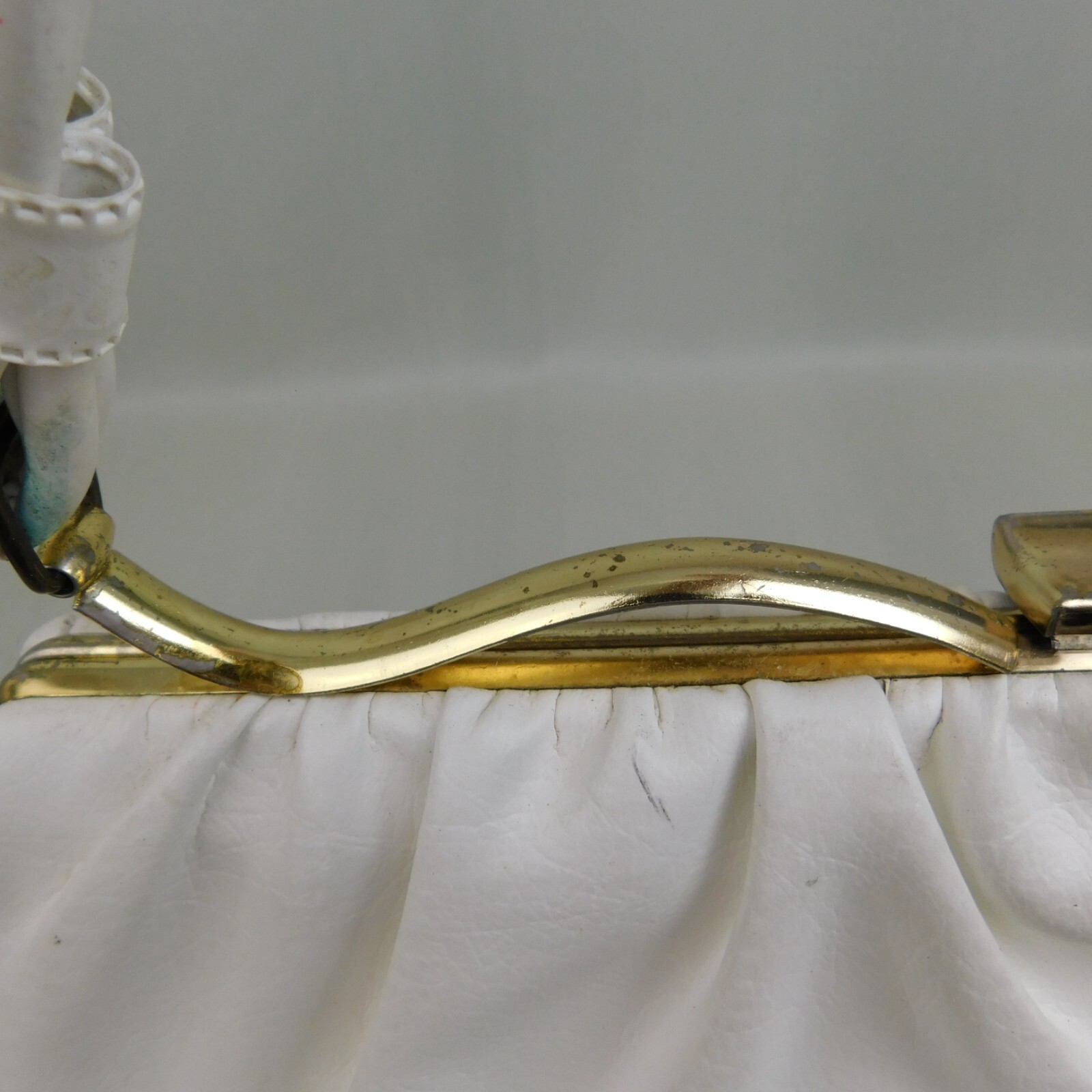 Vintage Leather Hinged Frame Top Handle Bag – White, Gold Tone Hardware #7447
