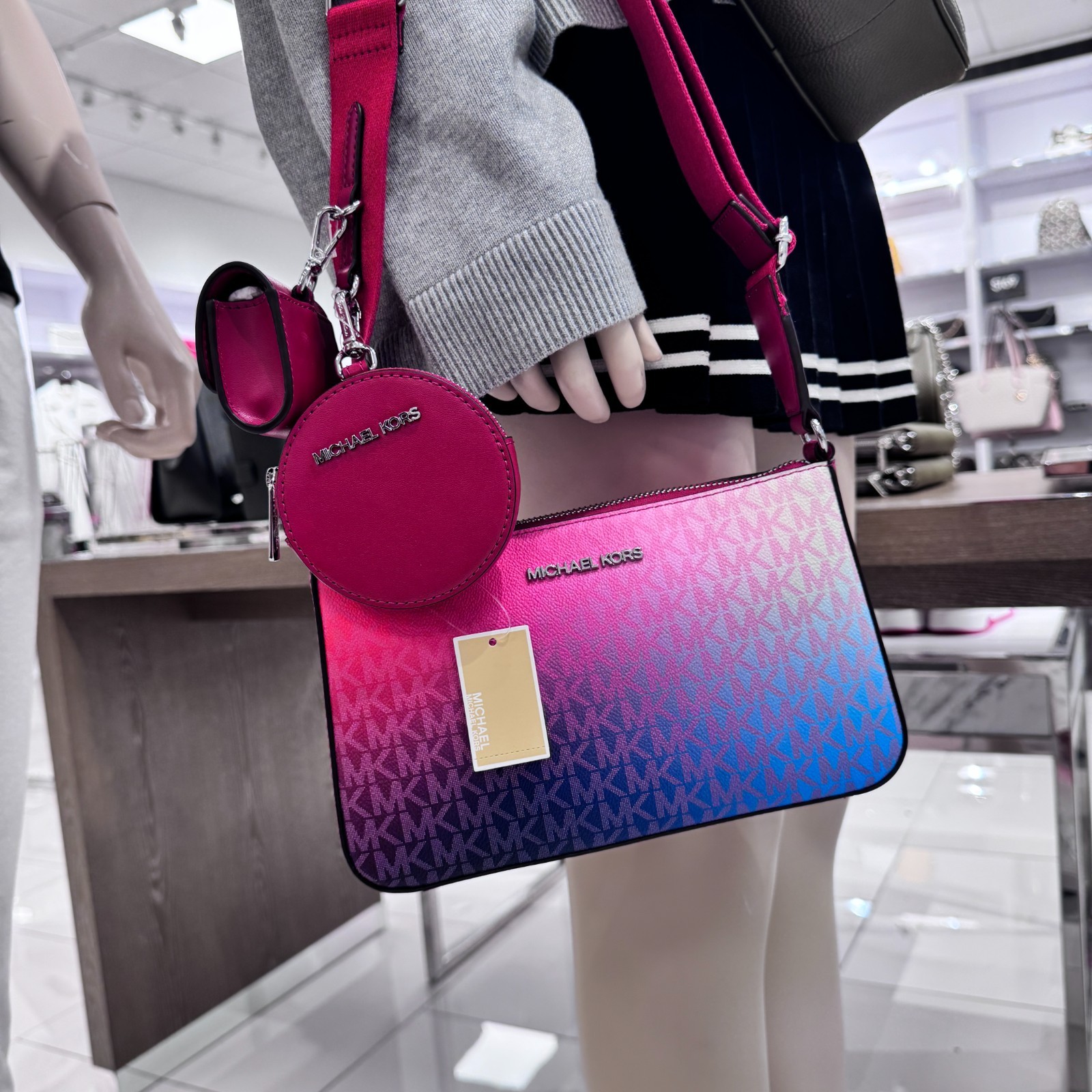 Michael Kors Jet Set Travel SM Tech 3in1 Crossbody Bag color shift Drk Raspberry