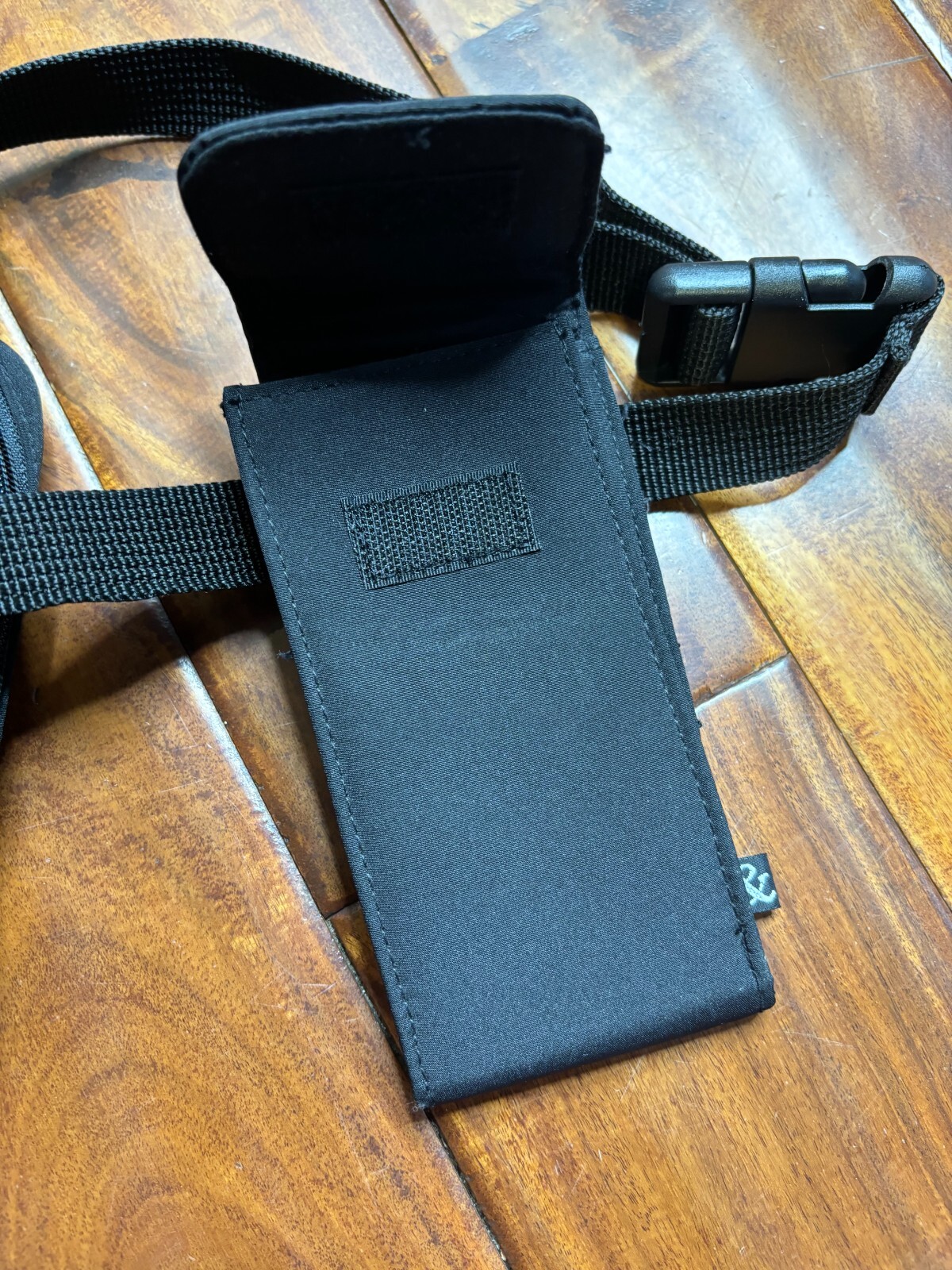 NWOT Frankie & Johnnie Black 3-Compartment Fanny Pack