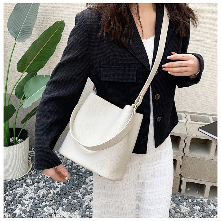 Stylish Women’s Shoulder Bag – Luxe Commuter Tote & Simple Bucket Bag Set