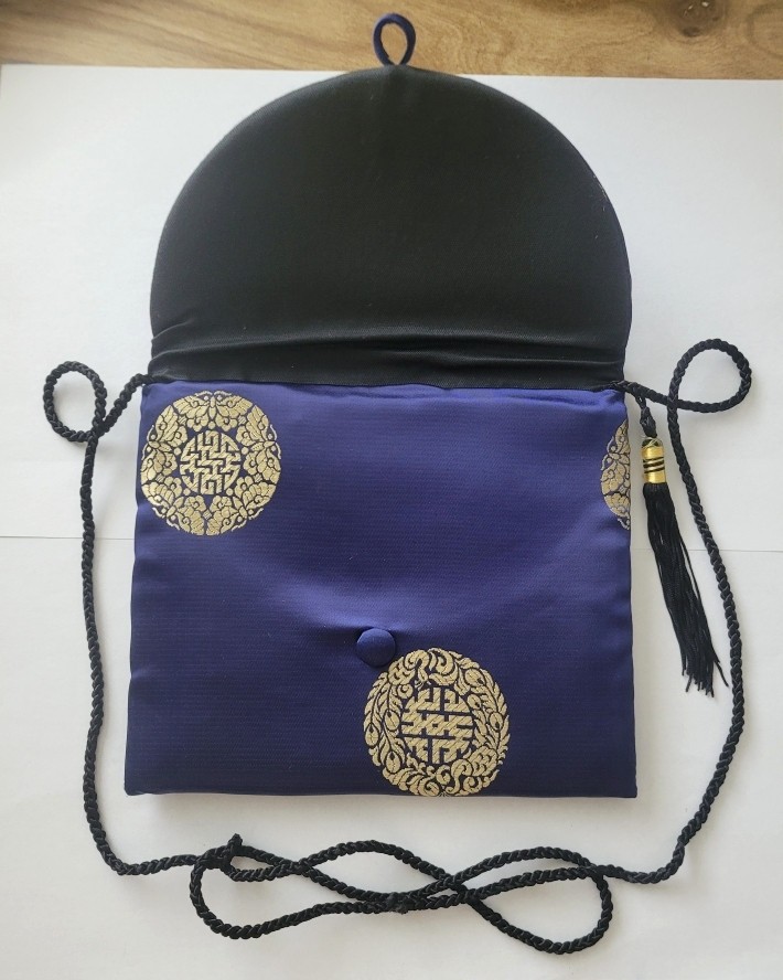 NEW PRICE! Oriental, Asian crossbody purse, navy blue & gold, pure silk, 8″ x 7″