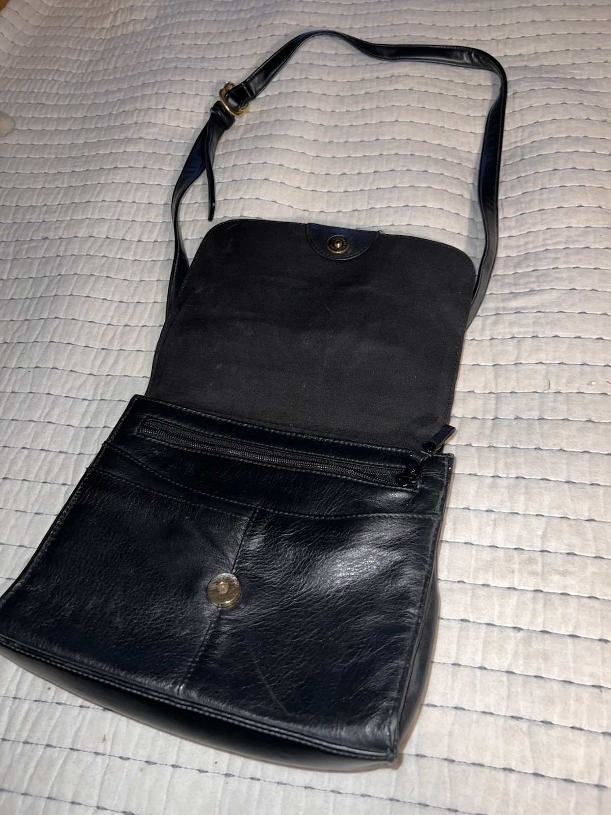 LEATHER SHOULDER BAG GOLD TRIMS