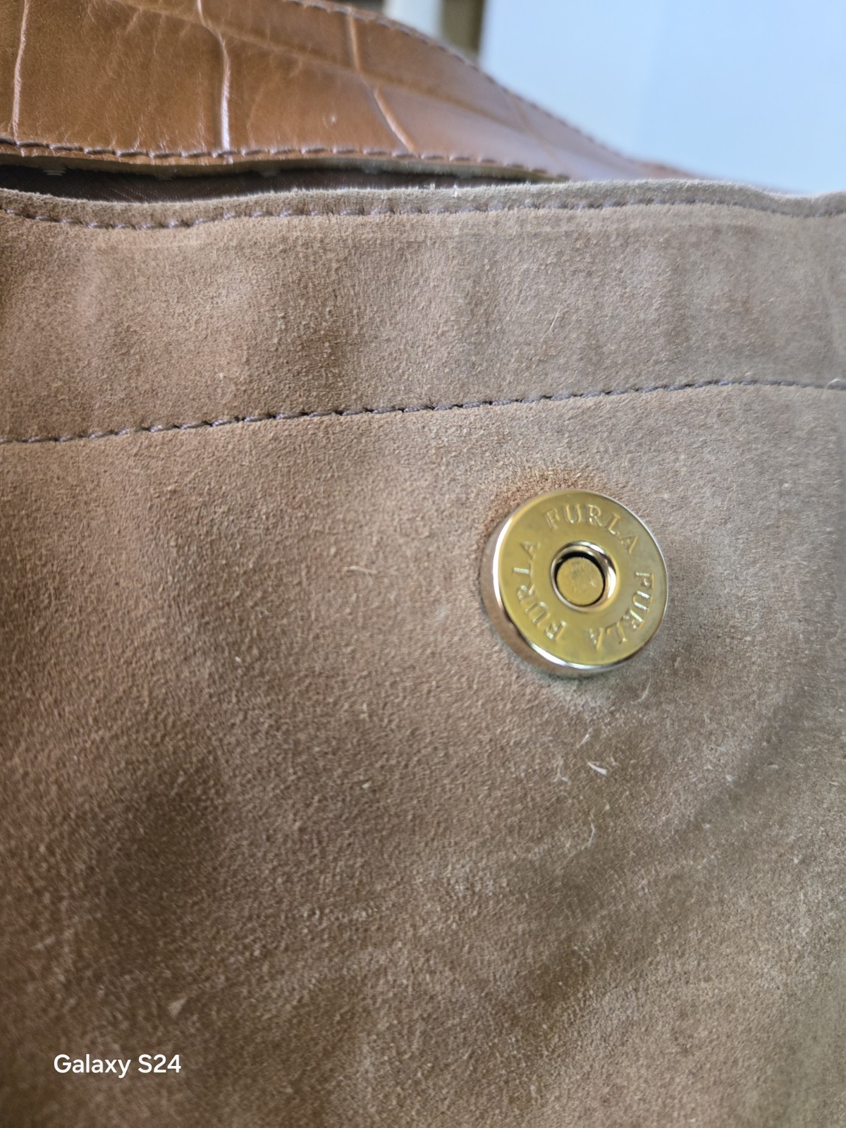 Vintage AUTHENTIC FURLA Tan/ Beige Suede And Crocodile Embossed Leather Hobo/…