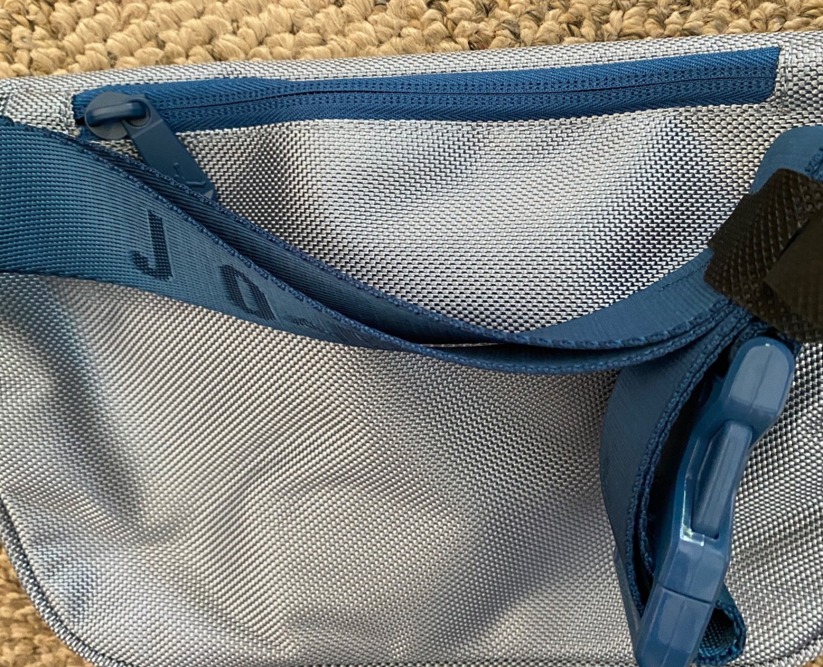 Nike Jordan Rise Crossbody Waist Bag Fanny Pack Hip Pac MA0887-B18 Adult
