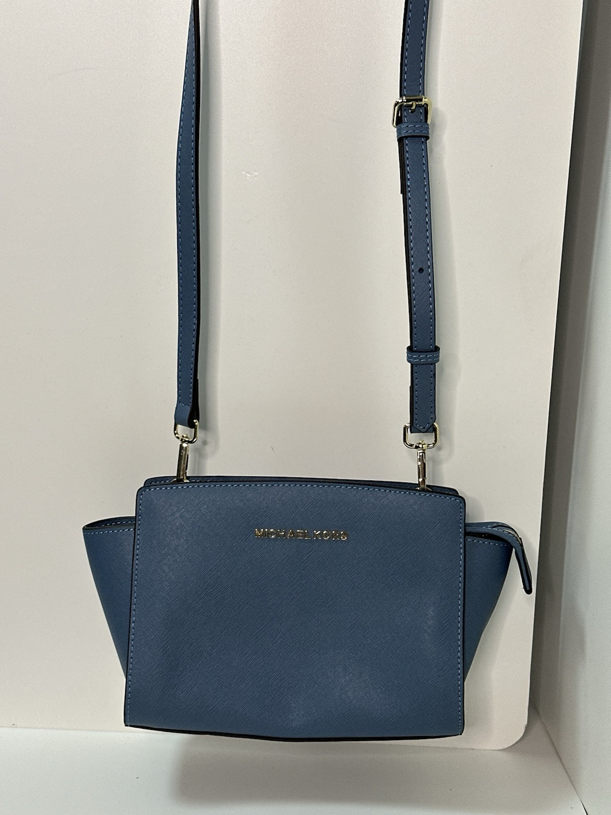 Michael Kors, Selma Medium Saffiano Leather Crossbody Bag – Stylish & Timeless,
