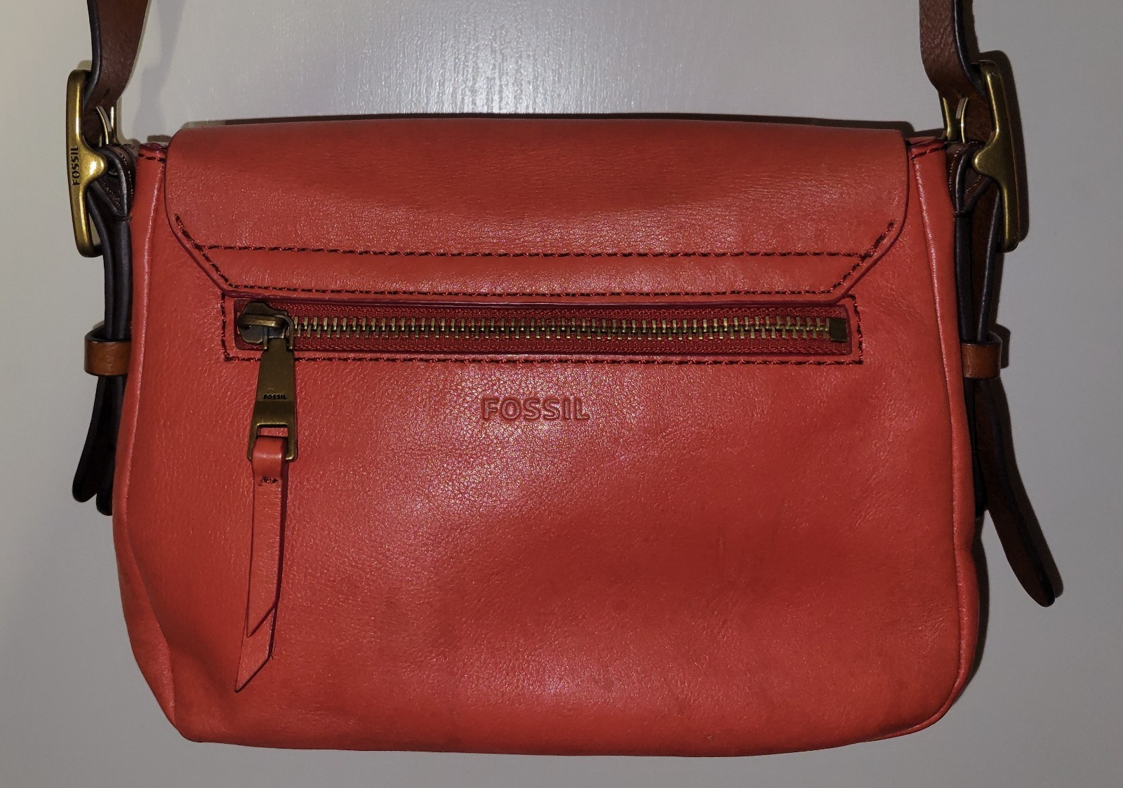 Fossil Harper Womens Cow Hide Leather Flap Cross Body Shoulder Bag Purse Red