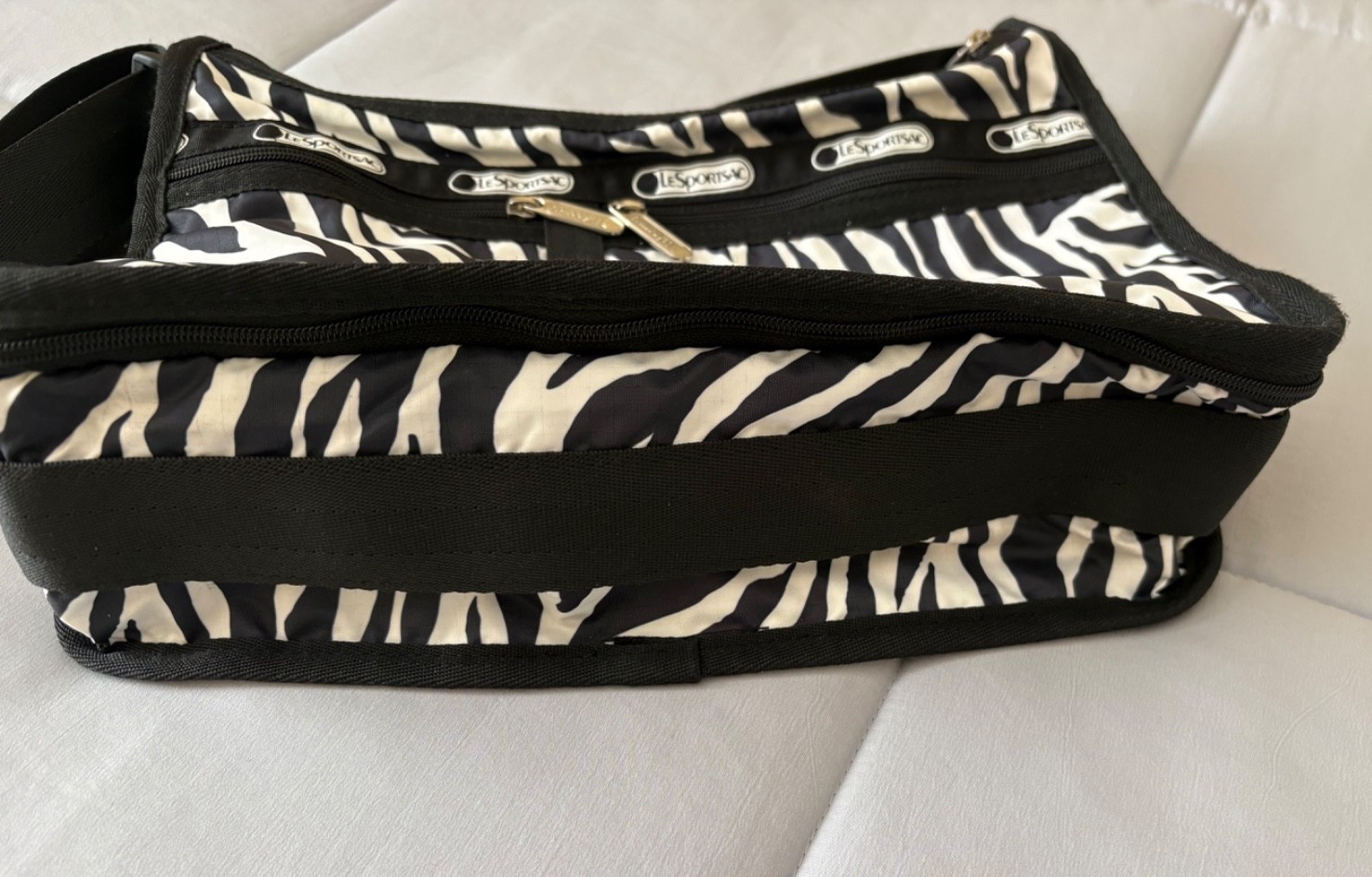 NWOT LeSportsac Deluxe Everyday Crossbody Shoulder Bag Zebra Pattern Double Zip