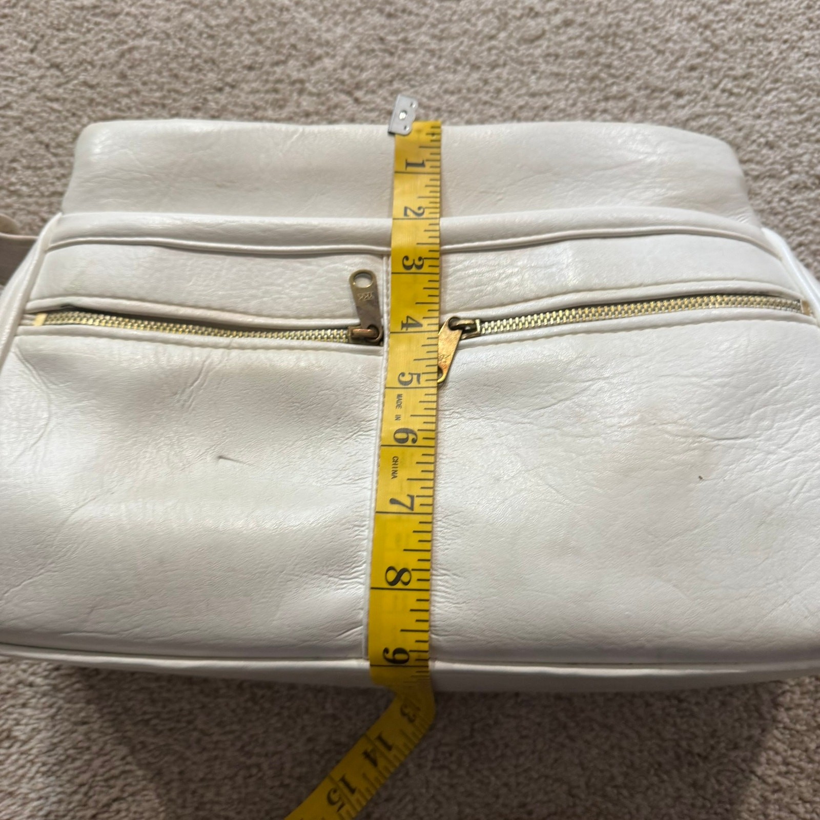 Vintage Unknown Brand Women’s White Shoulder Bag Pocketbook Multi Zippers Prop