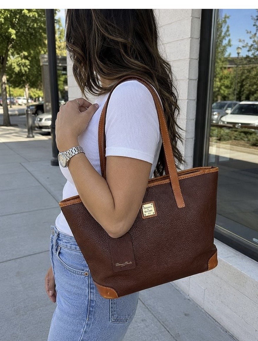 Dooney & Bourke Brown Zip Tote Shoulder Bag Lined Pockets Gold w/ Luggage Tag