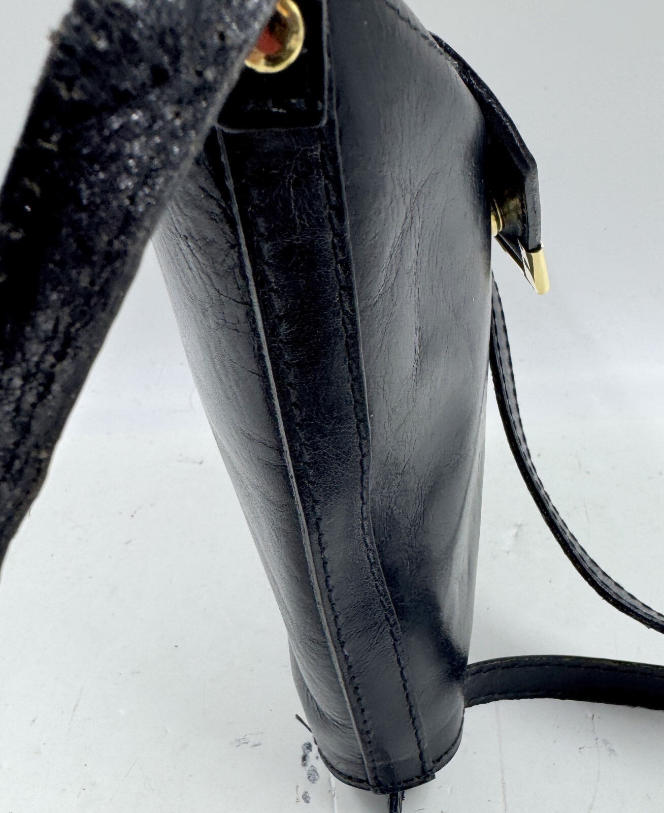 L’artigiano Handbag Women’s Black Leather Crossbody Messenger Bag