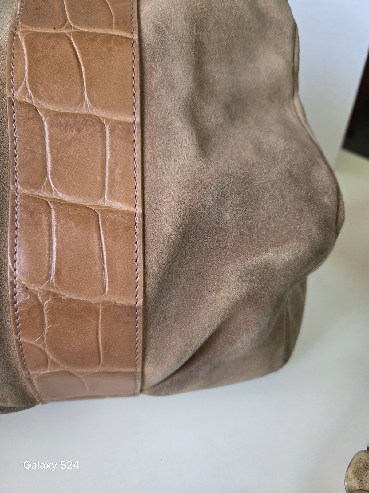 Vintage AUTHENTIC FURLA Tan/ Beige Suede And Crocodile Embossed Leather Hobo/…