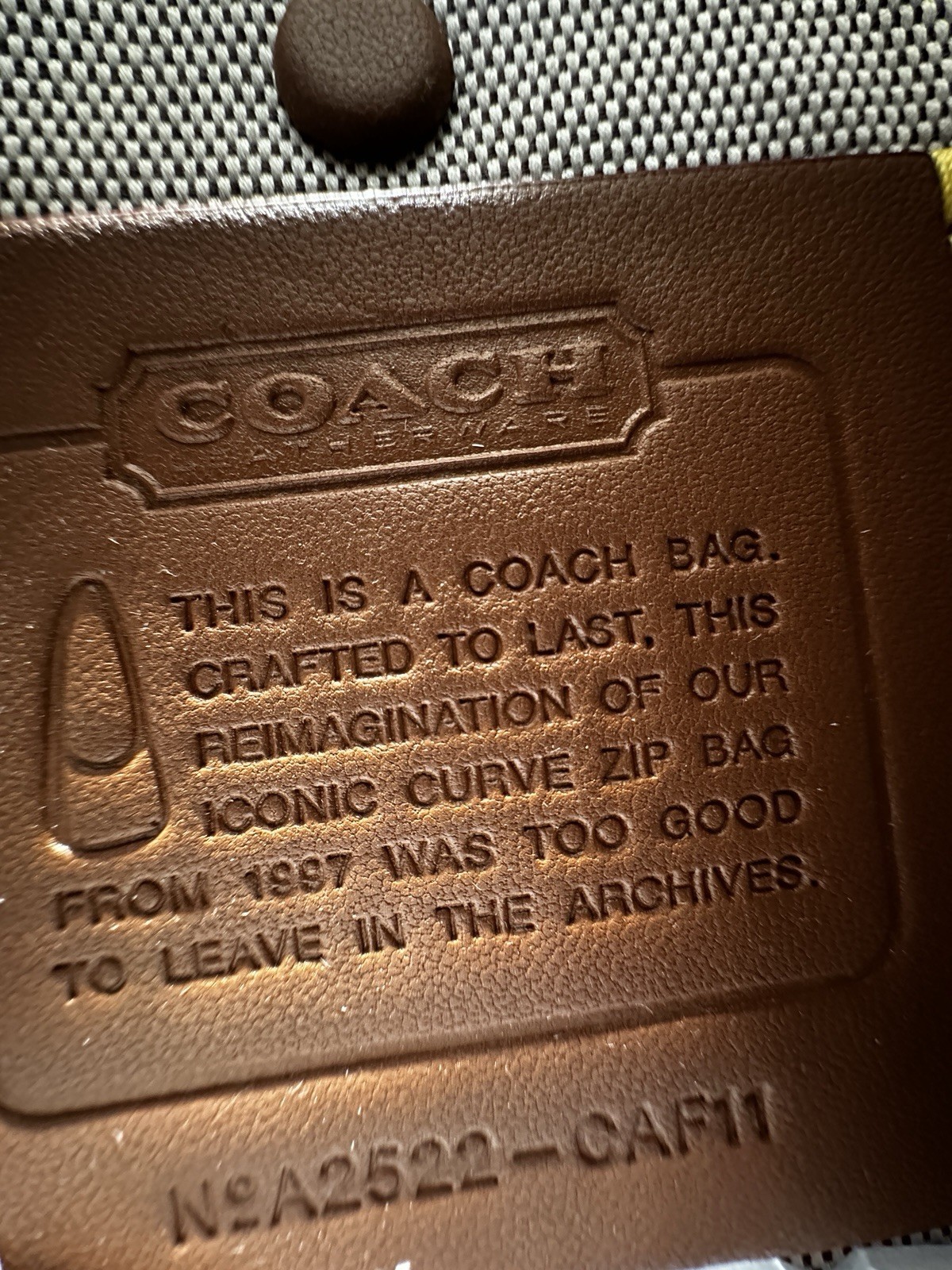 Coach Curve Zip Bag in Maple Glovetanned Leather CAF11 NWT