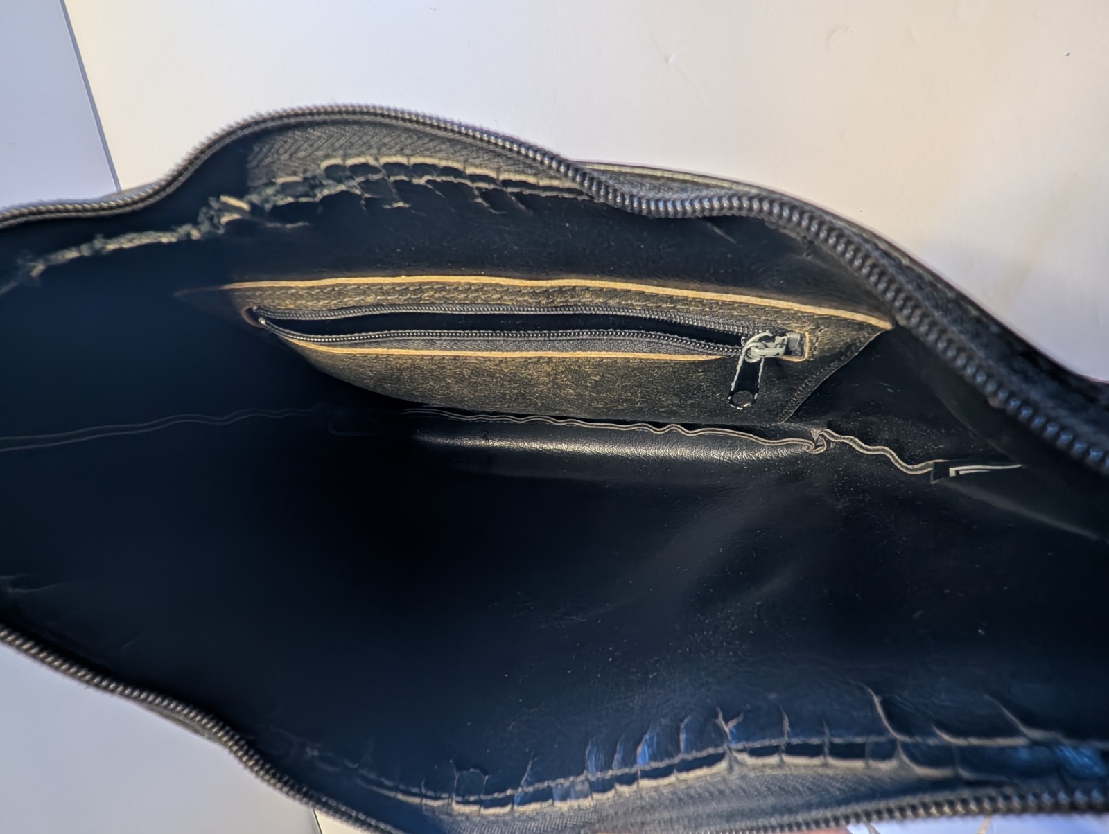 Harley Davidson Black Leather Shoulder Bag Purse Embossed Logo VTG 8 in. x 11in.