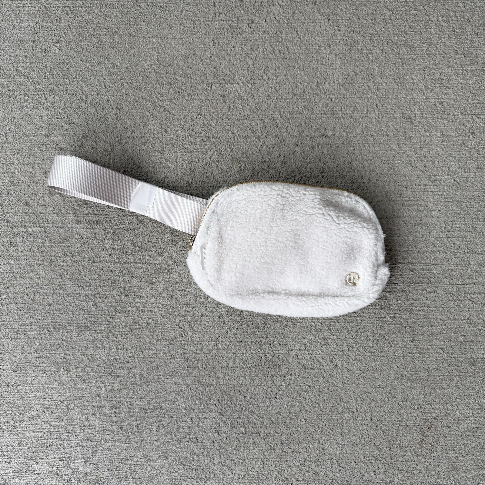 Lululemon Everywhere Belt Bag Fleece White Gold Zipper Logo Strap 1L OS