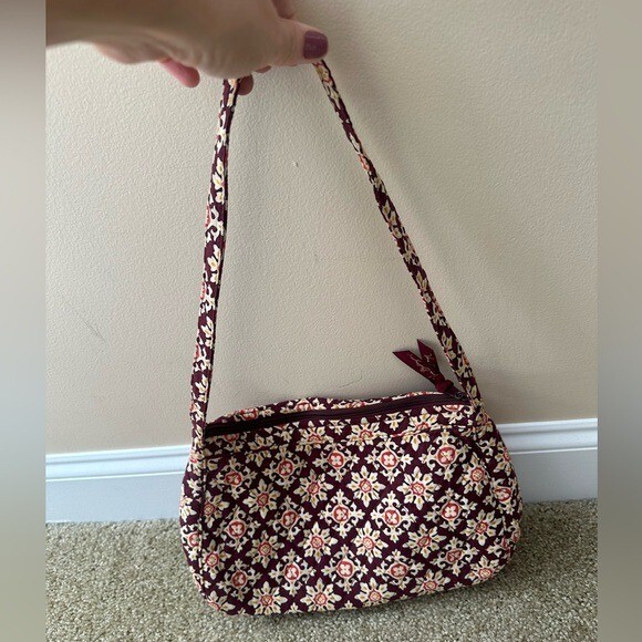 Vera Bradley Purse Shoulder medallion pattern 12 by 8 inches EUC!
