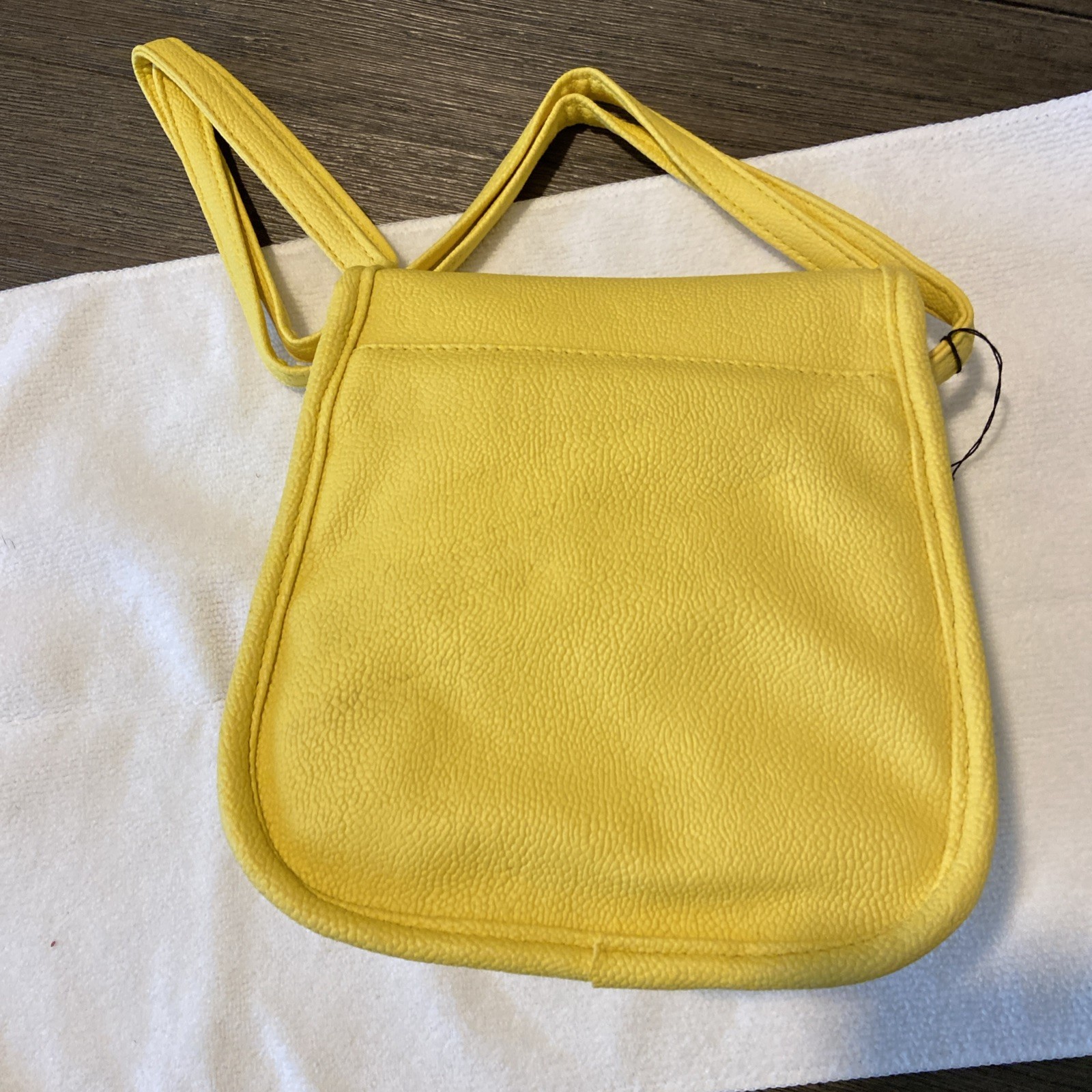 Vintage Almondo Originals 80’s Cross Body Handbag. Pebble Leather, Yellow. NWT
