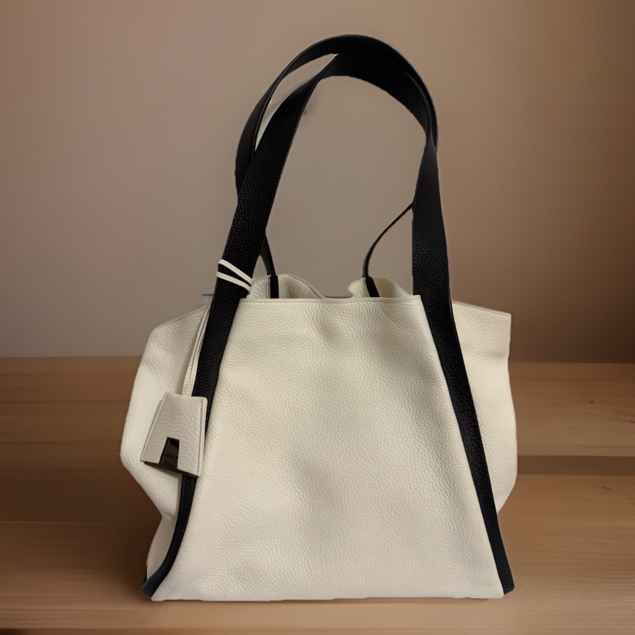 AKRIS NEW! Alex White/Black 100% Calfskin Leather Medium Bucket Tote Ret. $1690