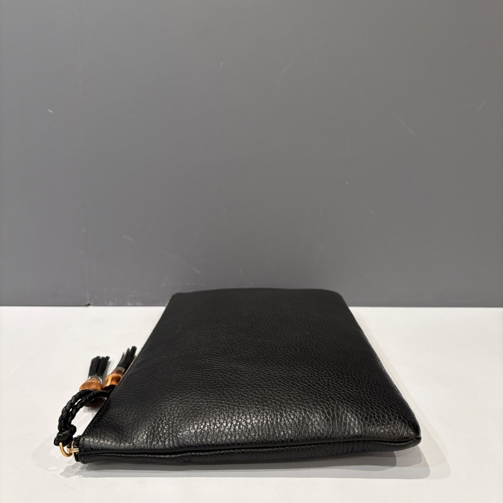 Gucci Tassel Clutch Black Grained Calfskin (hs032826b8)