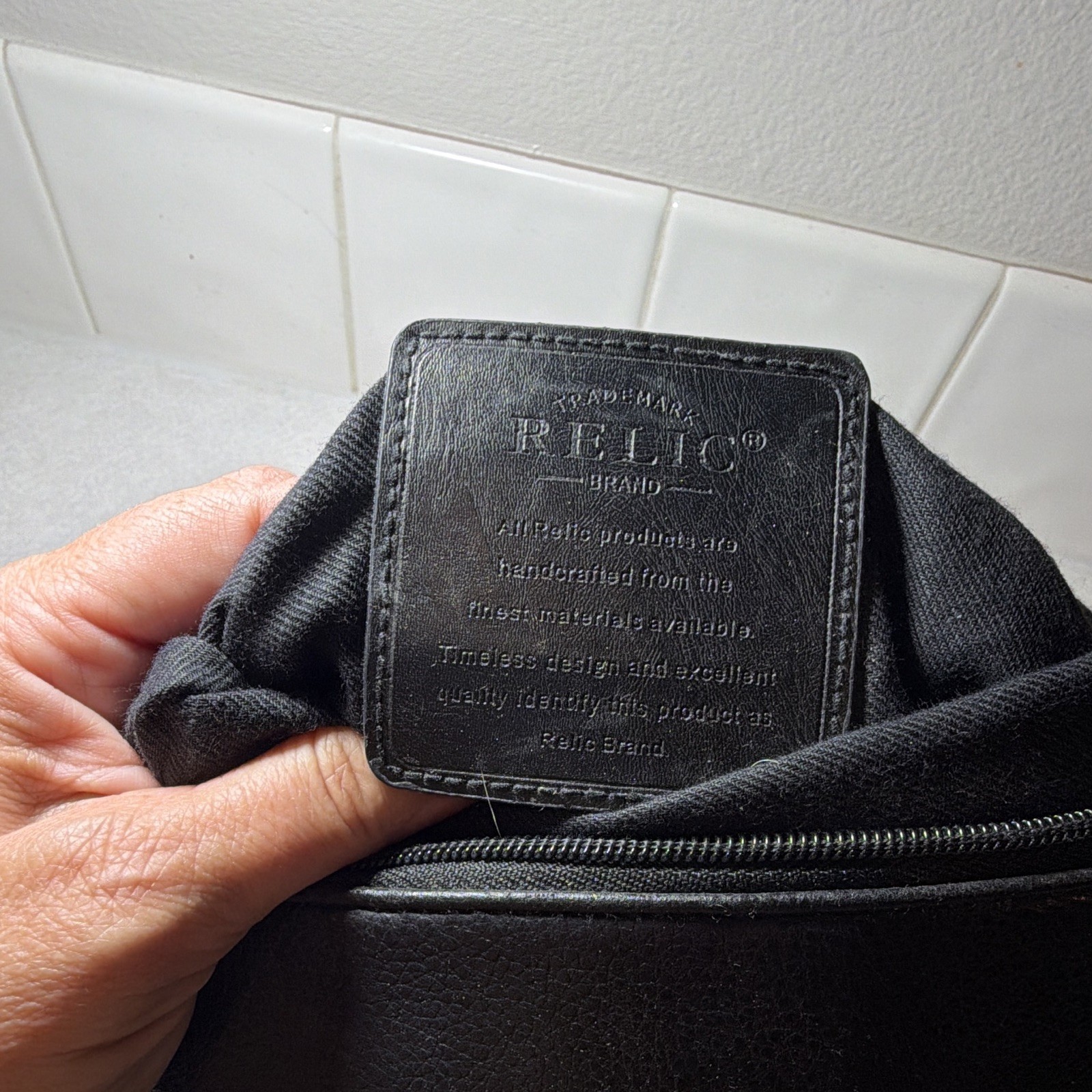 Relic Black Pebbled Crossbody Bag Zip Top Detachable Strap Front Zip Pocket