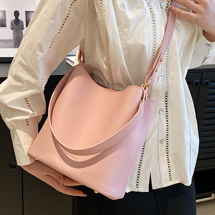 Stylish Women’s Shoulder Bag – Luxe Commuter Tote & Simple Bucket Bag Set