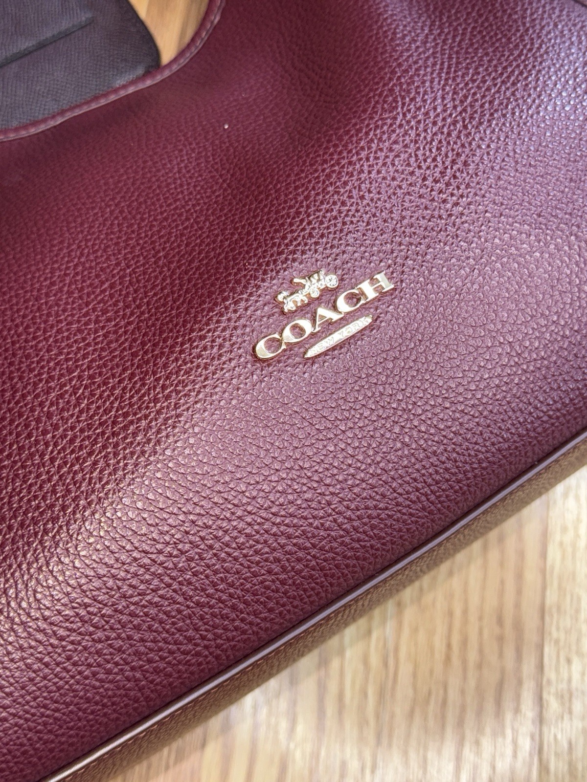 Coach Burgundy Medium Crescent Erin Shoulder Bag Zip Pockets Gold w/ Wallet
