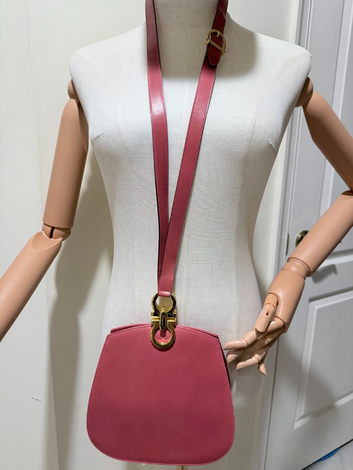Salvatore Ferragamo Vintage Gancini Coral Leather Shoulder Bag AUTHENTIC
