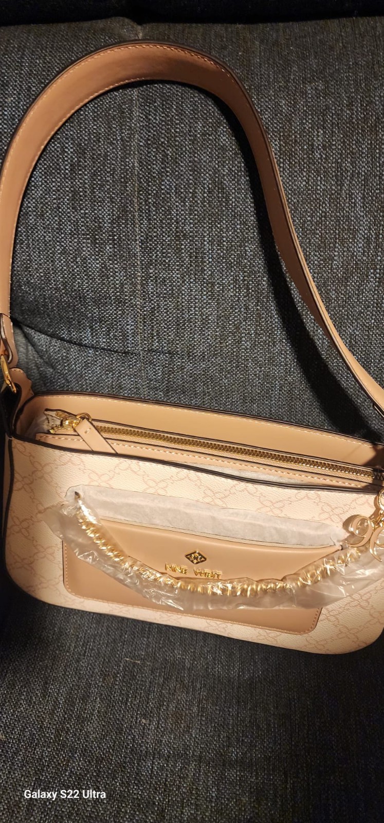 Nine west Beige Logo Shoulder Bag w/gold chain strap zip closure lined.