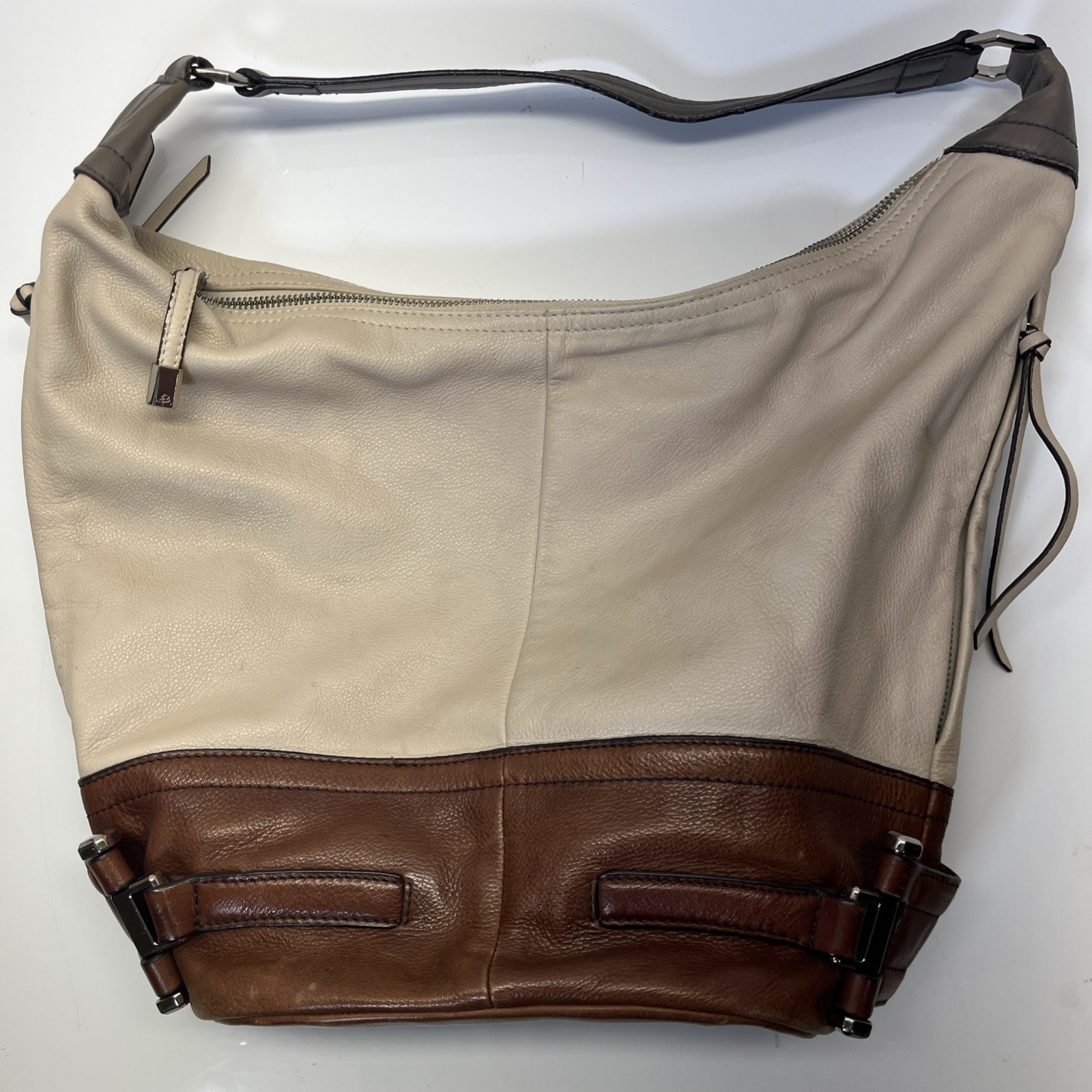 B. Makowsky Pebbled Leather Hobo Bag Cream Brown Shoulder Bag. Side Zip Pockets