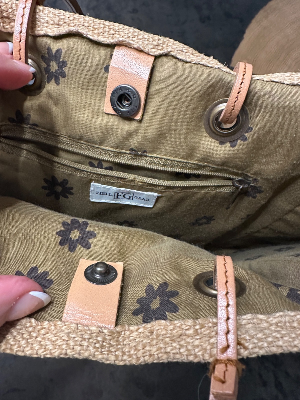 VTG FIELD GEAR GRAPHIC EGYPT THIS WINTER CANVAS TOTE LEATHER STRAPS