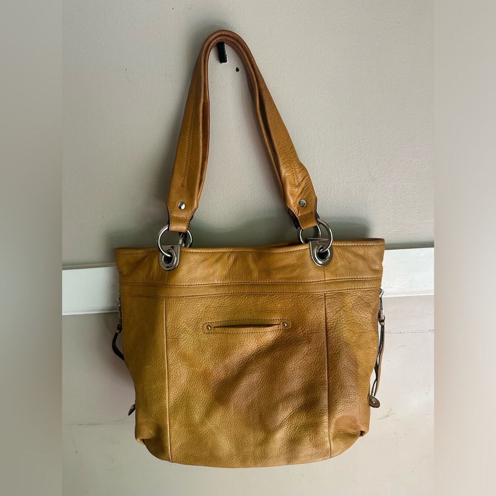 B. Makowsky hobo handbag soft tan leather & distinctive pleated front silver hdw