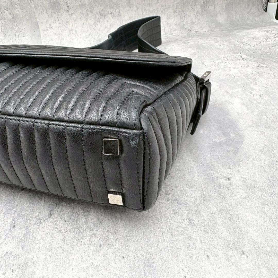 BALLY Quilted Bag Geometric Black Y2K 22a