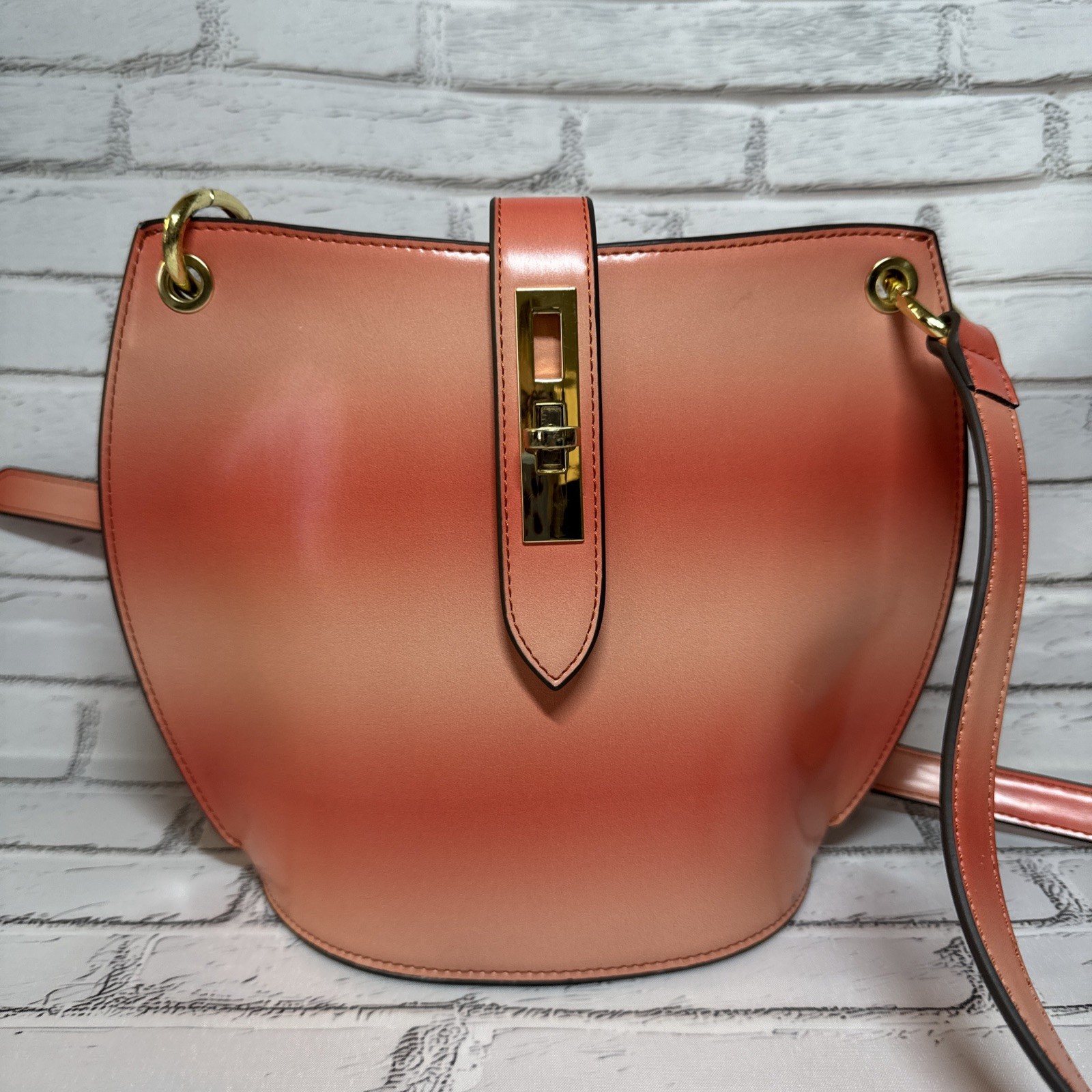 Beautiful bright stylish handbag color orange Unknown brand 7.5″H * 9″W