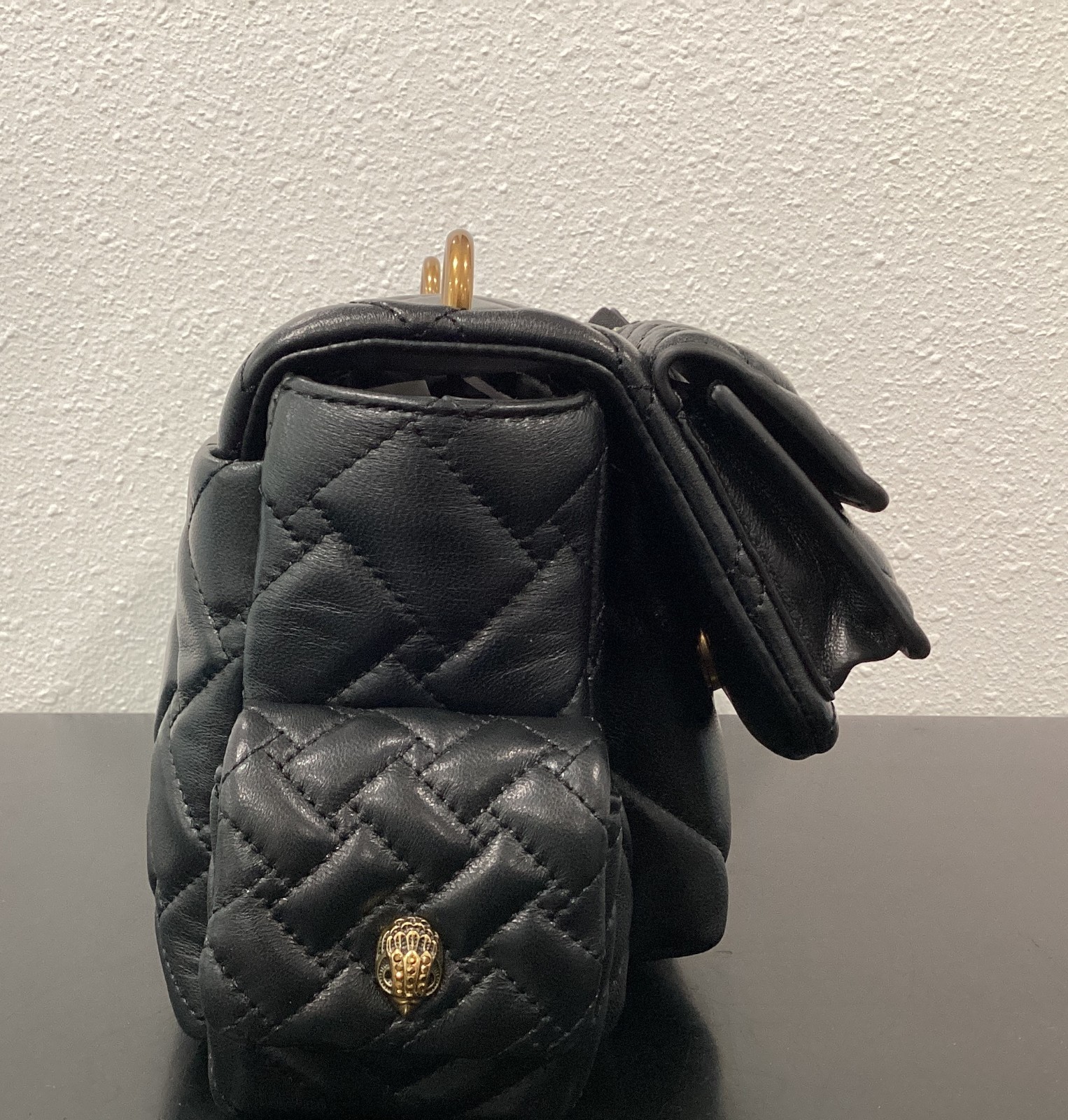 Kurt Geiger Leather 11.5″ x 6″ x 4″ Heart 4 Pocket Black 2 Straps Multiple Eagle