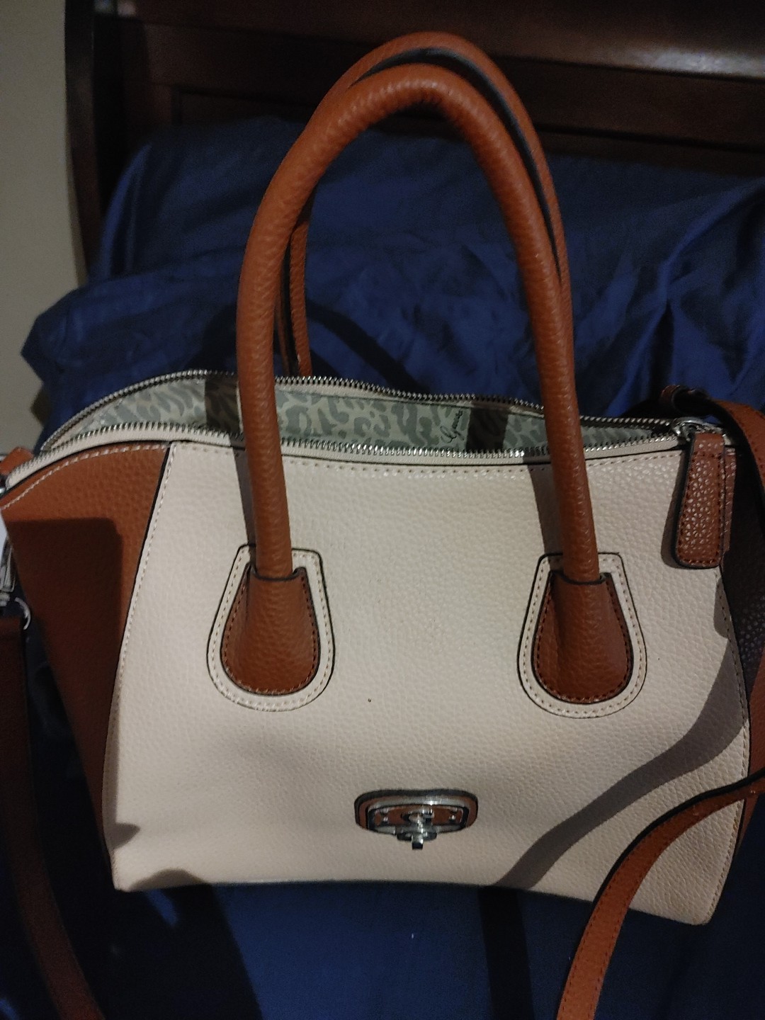 guess purses and handbags