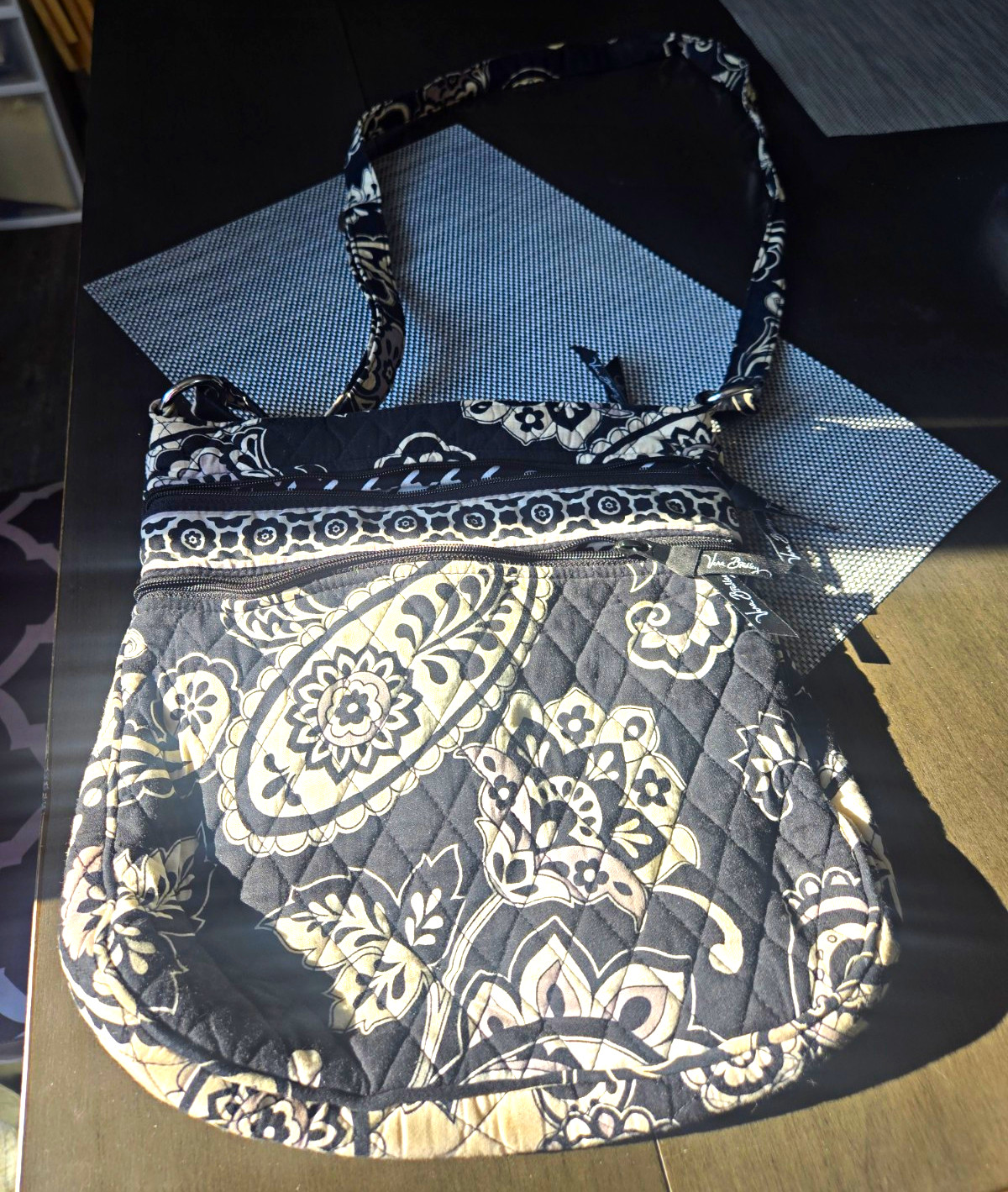 vera bradley quilted floral shoulder bag purse black white zip lined pockets