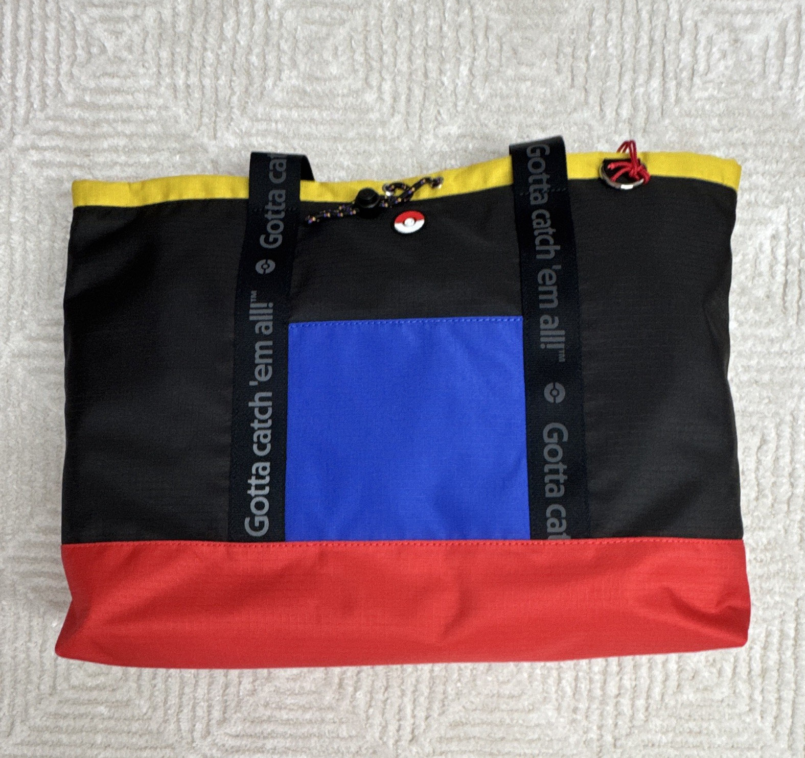 Pokémon Colorblock Poké Ball Tote Bag Zip Lined Inner Pockets Medium Women