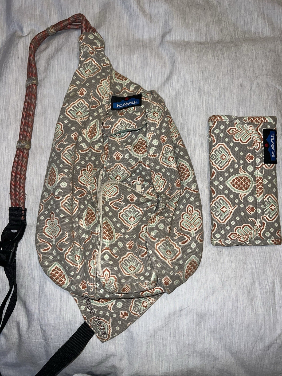 Kavu Rope Sling Bag With Matching Wallet Fall Pattern Pinecones Leaf Design EUC