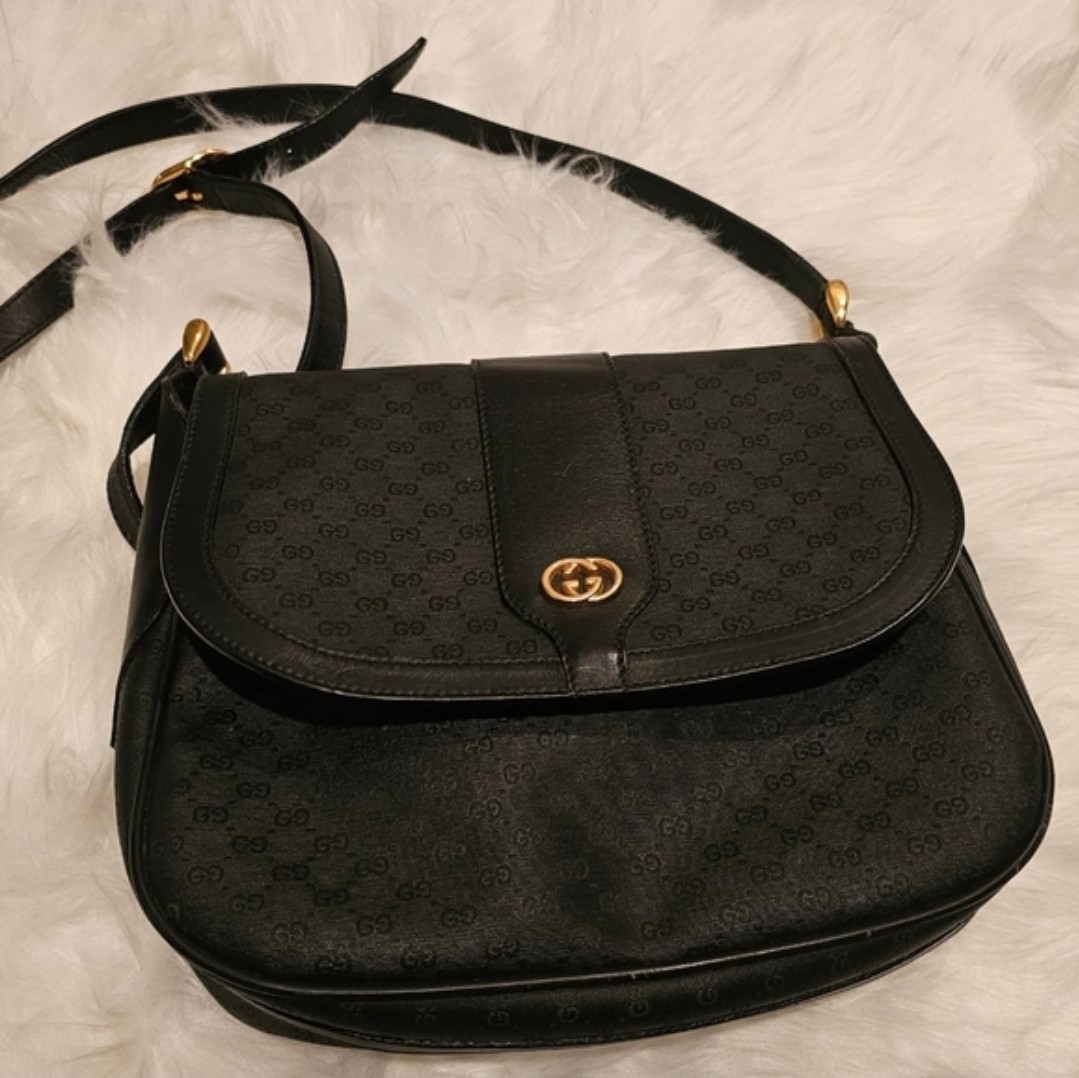 Gucci Black Micro GG Shoulder Bag Logo Accents Gold Hardware Magnetic Strap