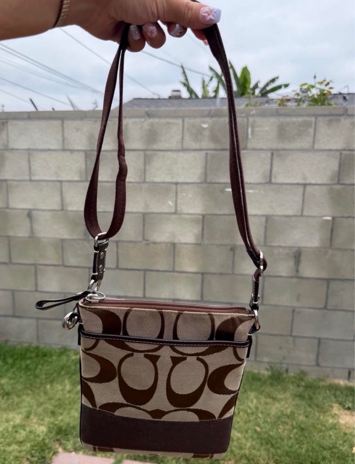 Coach Hampton crossbody bag. Does not have a hang tag.