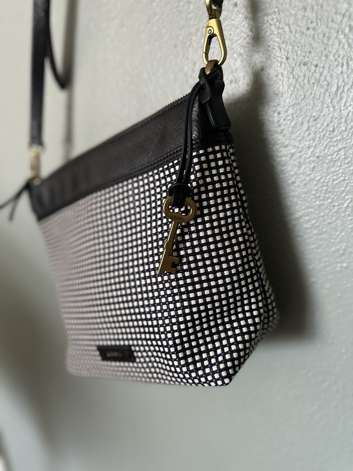 🗝️Fossil Women’s Fiona Large Crossbody Purse Handbag Black Key Pattern🗝️Charm