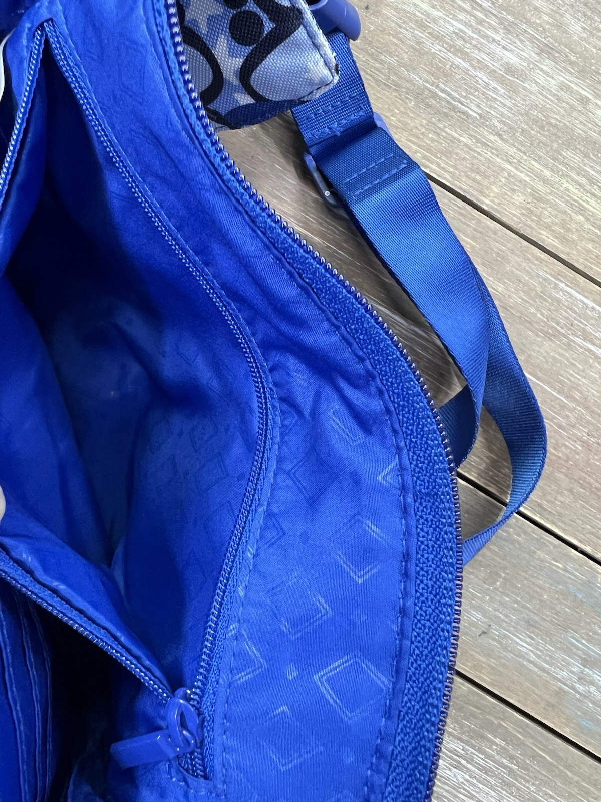 NWOT VERA BRADLEY Blue Star Medallion Fanny Style Pack Zipper Pockets Polyester