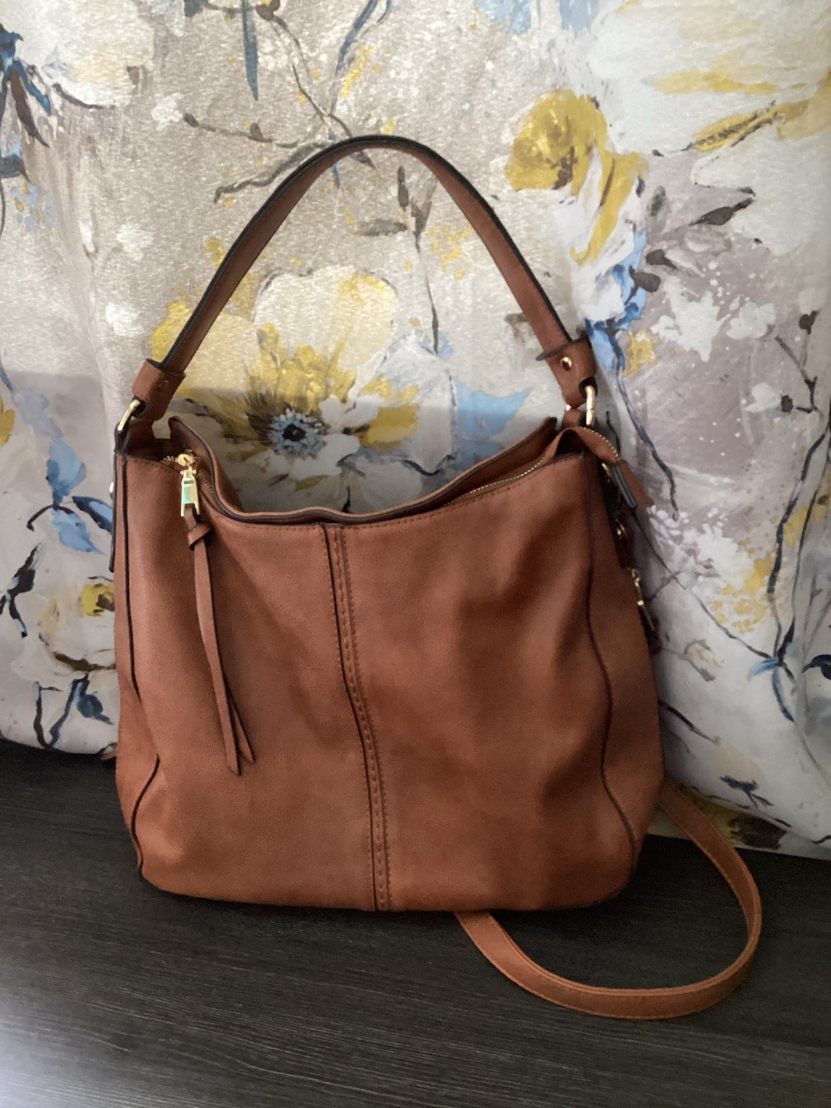 Brown Women’s Shoulder Bag Zip Closure Gold Hardware Detachable Strap Pockets