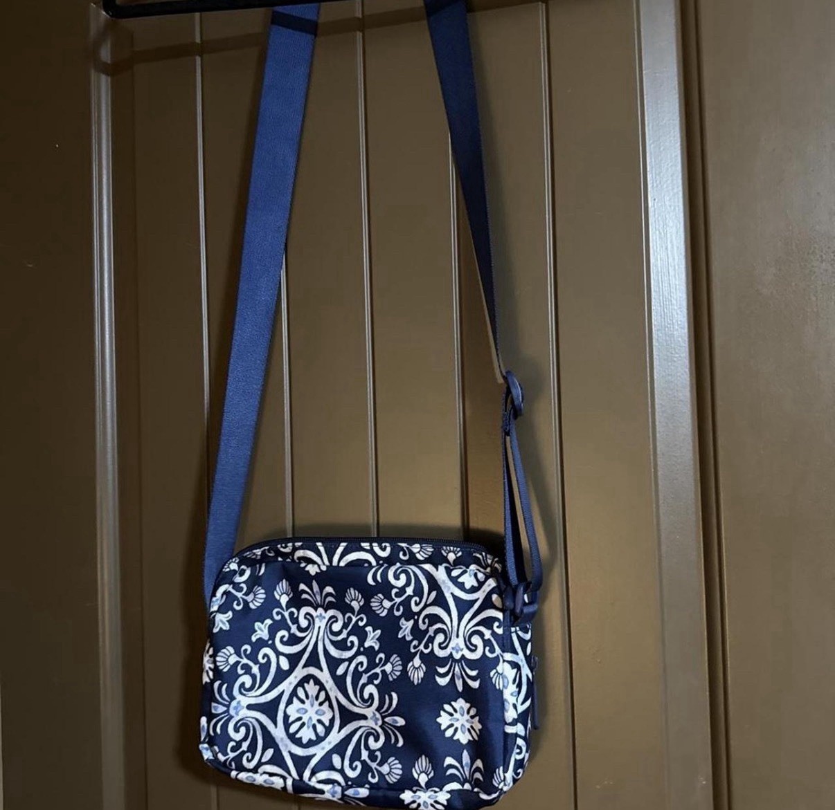 Vera Bradley Blue White Floral Zip Crossbody Bag Adjustable Strap Pockets
