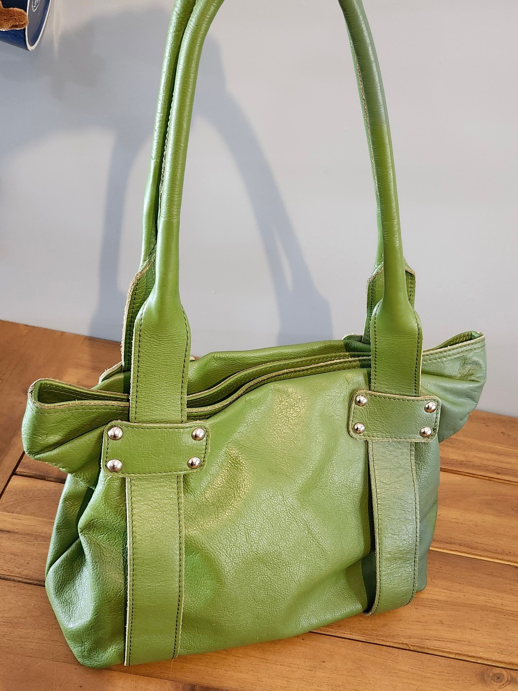 Innue Leather Shoulder Handbag Light Green In Excellent Condition 11 X 15″