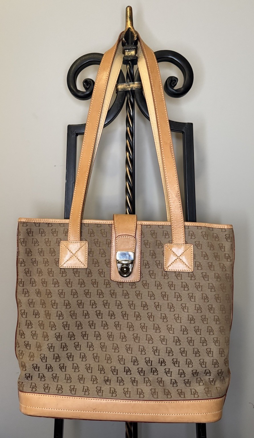 Dooney & Bourke Logo Tote Shoulder Bag Tan Brown Push Lock Lined Pockets