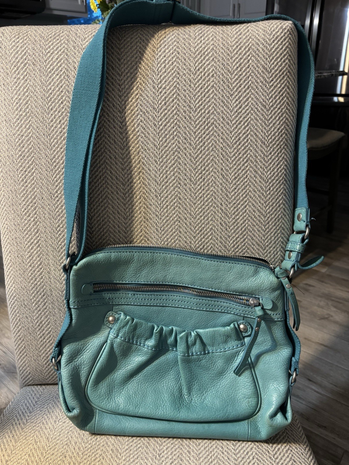 Teal Pebbled Crossbody Bag Medium Zip Closure Adjustable Strap Inner Pockets12x9